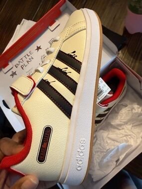 Home Alone addiction kids Adidas Cream, Black & Red Low-Top Sneaker